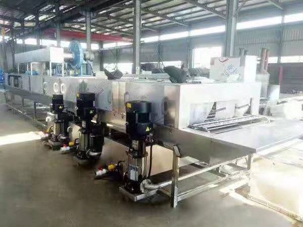 Turnover box cleaning and drying machine